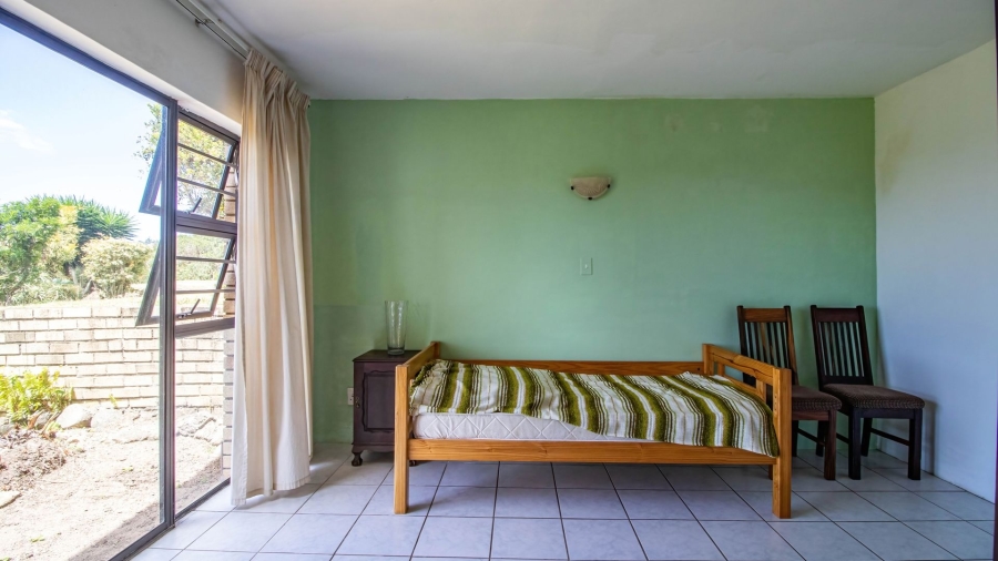 4 Bedroom Property for Sale in Cove Rock Eastern Cape